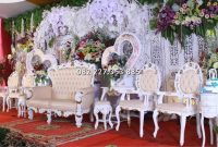 Kursi pelaminan syahrini warna putih