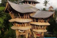 Rumah bambu mewah
