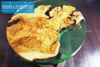 Meja trembesi bundar hijau Meja trembesi bundar hijau