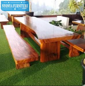 Meja trembesi meja restoran