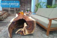 Meja trembesi untuk bersantai Meja trembesi untuk bersantai