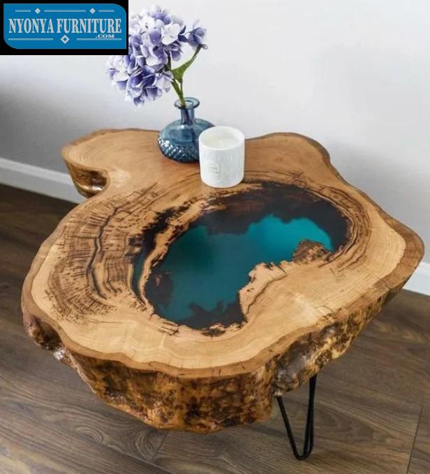 Meje resin dan kayu utuh