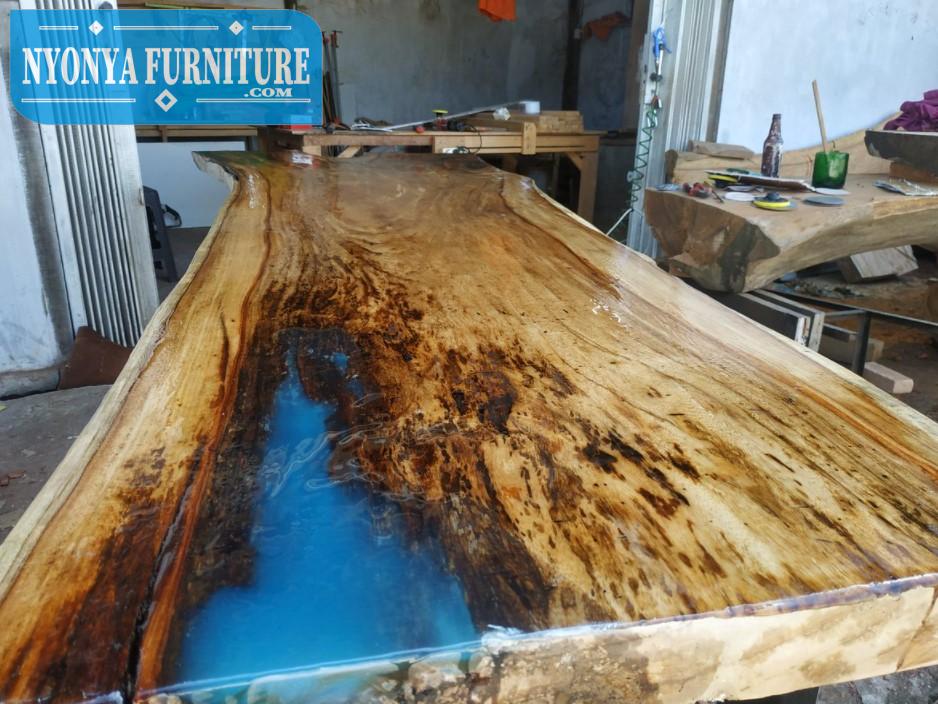 Trembesi meja model lama