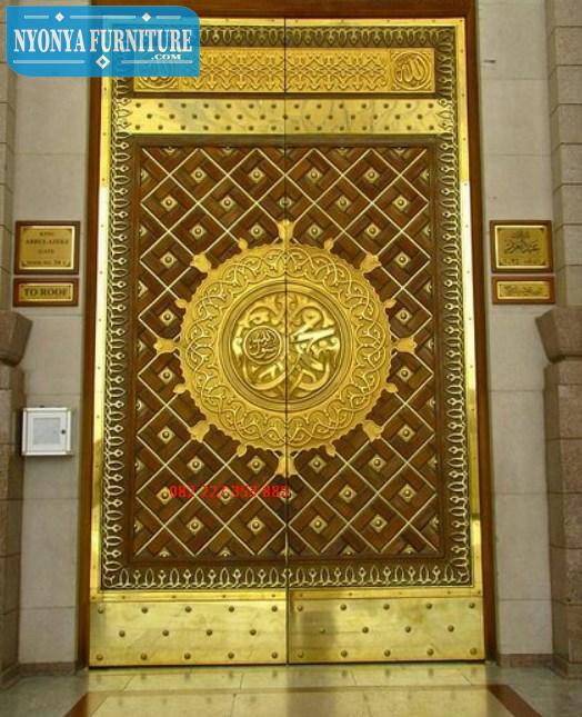 replika pintu masjid nabawi