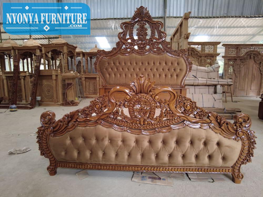 Luxurious Teak Bed with Typical Jepara Carvings