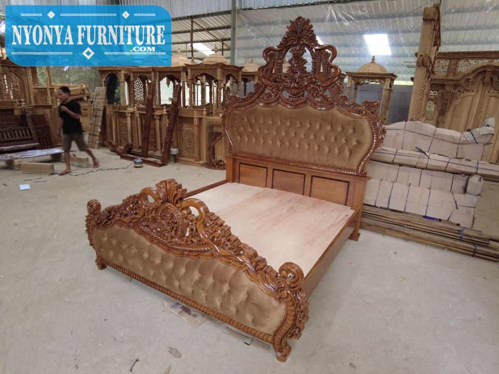 Ranjang Jati ukira mewah Luxurious Teak Bed with Typical Jepara Carvings